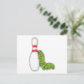 Carte Postale Chenille au bowling avec quille de bowling (Debout devant)