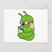 Carte Postale Chenille avec lunettes de soleil et livre (Devant)