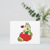 Carte Postale Chenille avec pomme (Debout devant)