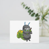 Carte Postale Chenille en ninja avec épée (Debout devant)