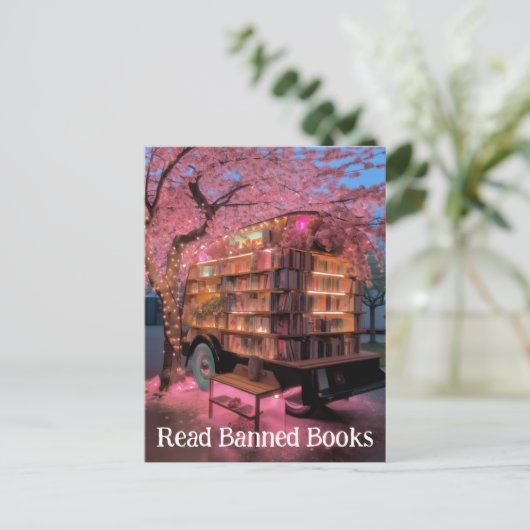 Carte Postale Cherry Tree Book Wagon Lire Livres Interdits (Debout devant)