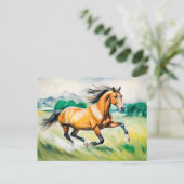 Carte Postale Cheval Brown traversant une prairie (Debout devant)