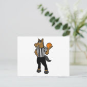 Carte Postale Cheval comme arbitre avec ballon de basket et siff (Debout devant)