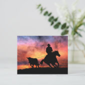Carte Postale Cheval Cowboy et Steer Roping au coucher du soleil (Debout devant)
