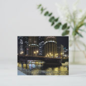 Carte Postale Chicago par nuit - À la rivière (Debout devant)