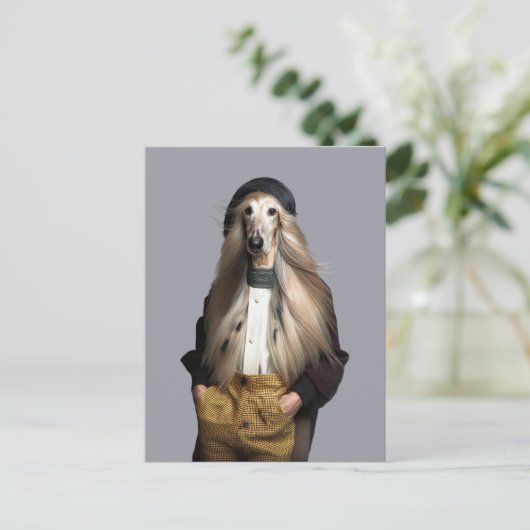 Carte Postale Chien afghan cheveux blonds en pantalon (Debout devant)