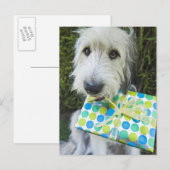 Carte Postale Chien avec cadeau dans la bouche (Devant / Derrière)