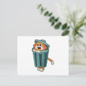 Carte Postale Chien avec poubelle (Debout devant)