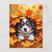 Carte Postale Chien chic mignon dans les feuilles d'automne (Devant)