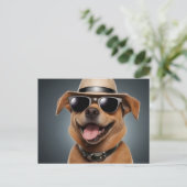 Carte Postale Chien drôle avec lunettes et casquette (Debout devant)