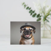 Carte Postale Chien drôle avec lunettes et casquette (Debout devant)
