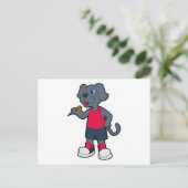 Carte Postale Chien en joueur de fléchettes avec fléchettes (Debout devant)