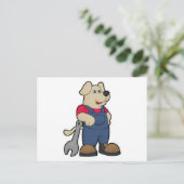 Carte Postale Chien en tant que mécanicien avec clé à cliquet (Debout devant)