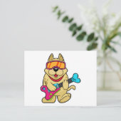 Carte Postale Chien en tant que musicien avec guitare (Debout devant)