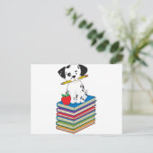 Carte Postale Chien sur livres (Debout devant)