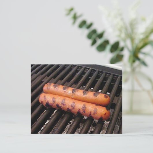 Carte Postale Chiens chauds grillés (Debout devant)