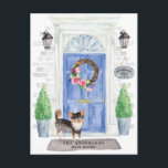 Carte postale Chihuahua Moving Faire-part<br><div class="desc">Annoncez votre nouvelle adresse avec notre faire-part élégante avec un Chihuahua aux cheveux longs,  une porte d'entrée bleue,  un tapis de bienvenue,  une ardoise,  des topiaires et une couronne fleurie posée sur un arrière - plan en brique grise.</div>