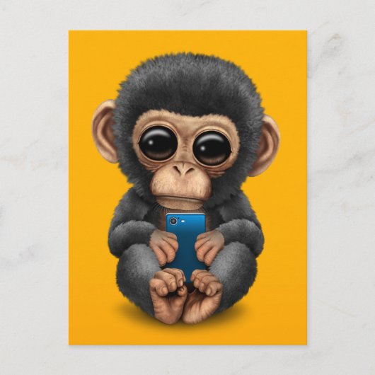 Carte Postale Chimpanzé bébé mignon tenant un téléphone cellulai (Devant)