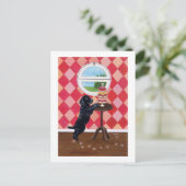 Carte Postale Chiot noir de laboratoire avec des cupcakes (Debout devant)