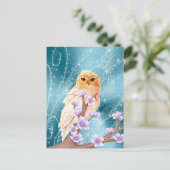 Carte Postale Chouette beige sur la branche florale violette Éti (Debout devant)