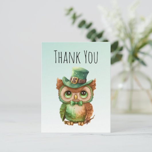 Carte Postale Chouette mignonne en Merci de chapeau vert (Debout devant)