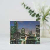 Carte Postale Ciel urbain surélevé (Debout devant)