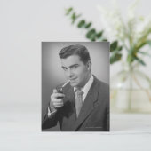 Carte Postale Cigarette Homme Éclairage (Debout devant)