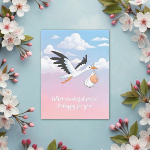 Carte Postale Cigogne portant un bébé dans un ciel nuageux