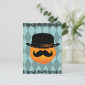 Carte Postale Citrouille avec moustache et casquette (Debout devant)