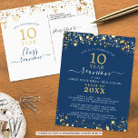 Carte Postale Classe Reunion Blue Gold Stars Éclairage chaque an<br><div class="desc">Une carte postale moderne et élégante pour toute réunion d'année (présentée pour 10 ans) avec des étoiles et des lumières dorées, une typographie manuscrite élégante et un arrière - plan de couleur personnalisé (illustré en bleu) que vous pouvez changer à votre couleur d'école ou de thème de fête. Tout le...</div>