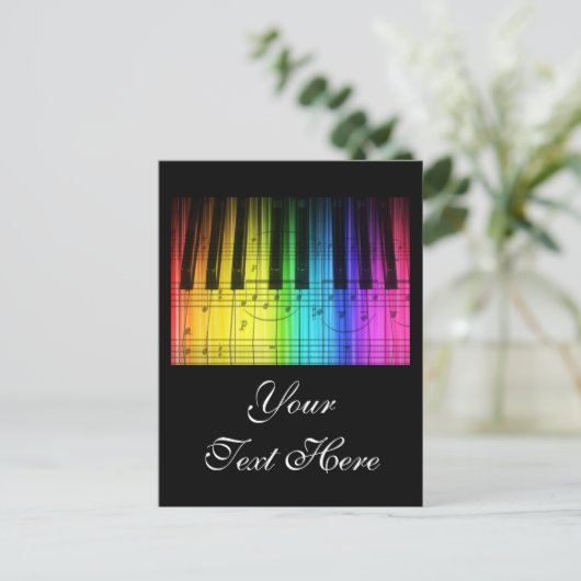 Carte Postale Clavier et notes Rainbow Piano (Debout devant)