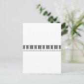 Carte Postale Clavier / Touches de piano : (Debout devant)