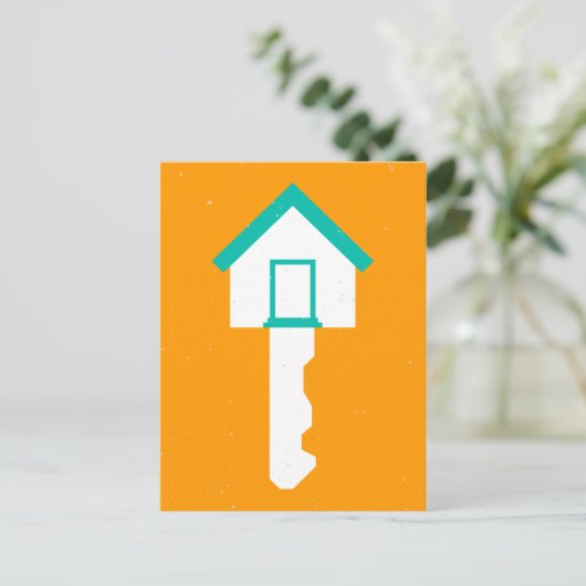 Carte Postale clé de maison (Debout devant)