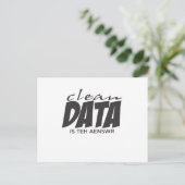 Carte Postale Clean Data est la réponse (Debout devant)