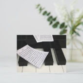 Carte Postale Clés de piano avec musique (Debout devant)