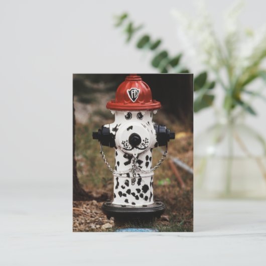 Carte Postale Close-up of Fire Hydrant (Debout devant)