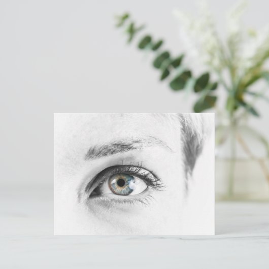 Carte Postale Closeuse oculaire humain (Debout devant)