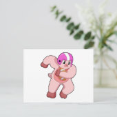 Carte Postale Cochon au sport de football (Debout devant)