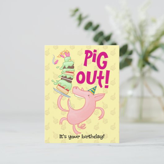 Carte Postale Cochon drôle mangeant un gâteau d'anniversaire Pig (Debout devant)