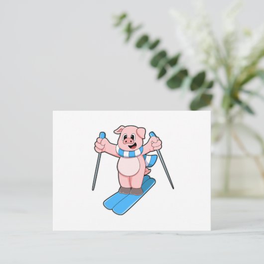 Carte Postale Cochon en skieur avec écharpe de ski et bâtons de (Debout devant)
