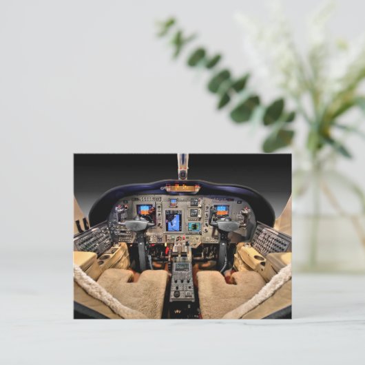Carte Postale cockpit de l'aéronef (Debout devant)