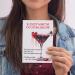 Carte Postale Cocktail Halloween Recette Martini sanglant<br><div class="desc">Cette conception peut être personnalisée dans la zone fournie en modifiant la photo et/ou le texte. Vous pouvez également le customiser en cliquant sur Personnaliser ce Modèle, puis en choisissant l'option cliquer pour customiser et supprimer ou modifier la couleur de l'arrière - plan, ajouter du texte, modifier la couleur ou...</div>