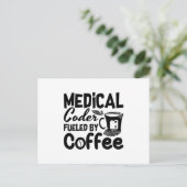 Carte Postale Code médical Fueled by Coffee Programmer Coding (Debout devant)