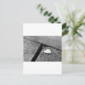 Carte Postale Coeur d'argent sur le trottoir (Debout devant)