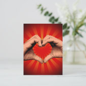Carte Postale Coeur de forme des mains (Debout devant)