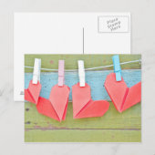 Carte Postale Coeur Papier Accroché Sur La Ligne De Clothèse (Devant / Derrière)