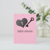 Carte postale Coeur rose et table de clé (Debout devant)