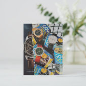 Carte Postale Collage de montres et de conserves (Debout devant)