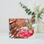 Carte Postale Collage multimédia Boisson Rose et Bijoux (Debout devant)