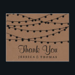 Carte Postale Collection de Mariages Rustic Kraft<br><div class="desc">Simple mais élégant, les lampes à cordes de la collection rustique Kraft mariage est un design époustouflant avec de belles lumières à cordes blanches suspendues sur un arrière - plan à effet Kraft, qui est parfait pour toute célébration mariage rustique. Ces cartes postales de remerciement peuvent être personnalisées pour votre...</div>